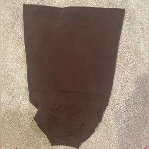 BNWOT SKIMS Tummy Control